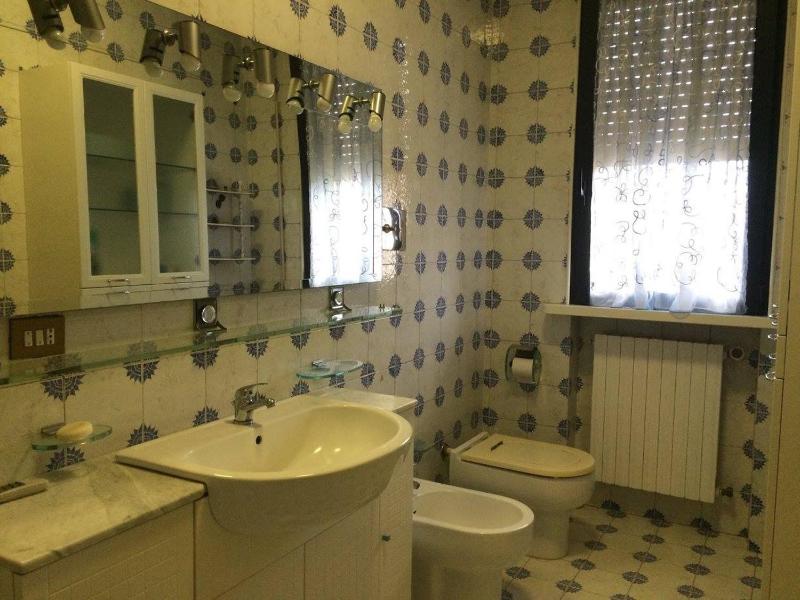 Double Room with Balcony and Shared Bathroom image 2