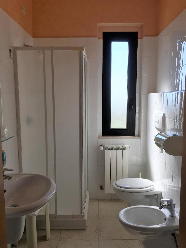 Twin Room with Private Bathroom image 2