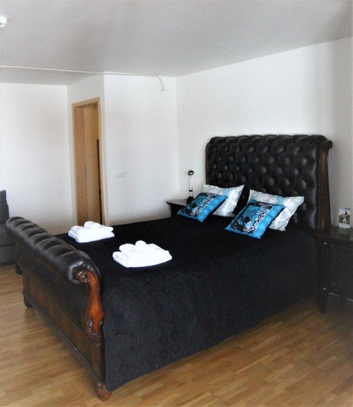 Triple Room with Bathroom image 2