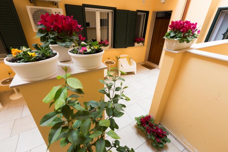 Executive Suite with Kitchen and Terrace image 4