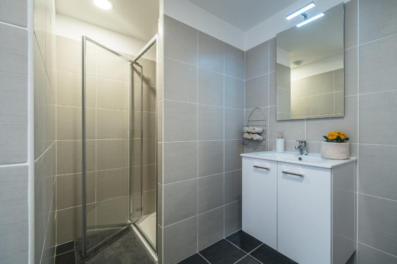 Two-Bedroom Apartment with Sea View image 3