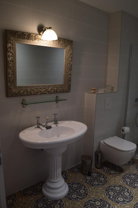 Superior Double Room image 3