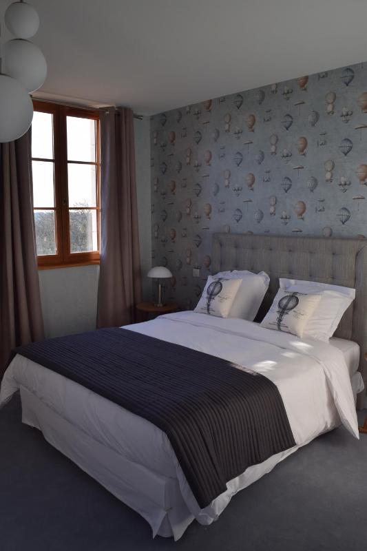 Queen Room image 2