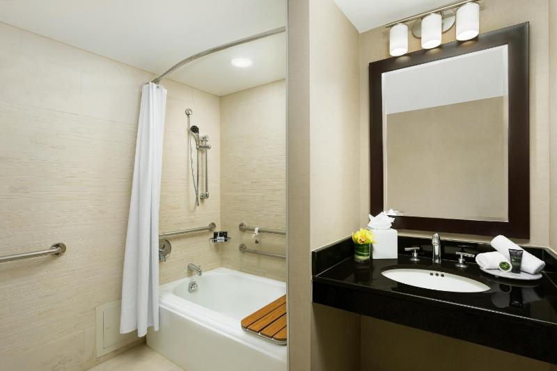King Room with Accessible Tub - Disability Access image 3