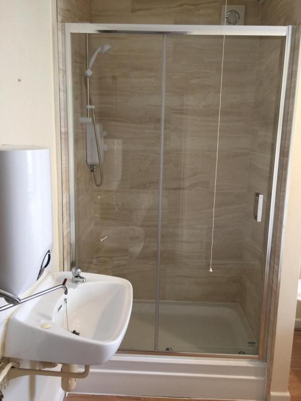 Double Room with Shared Bathroom image 3