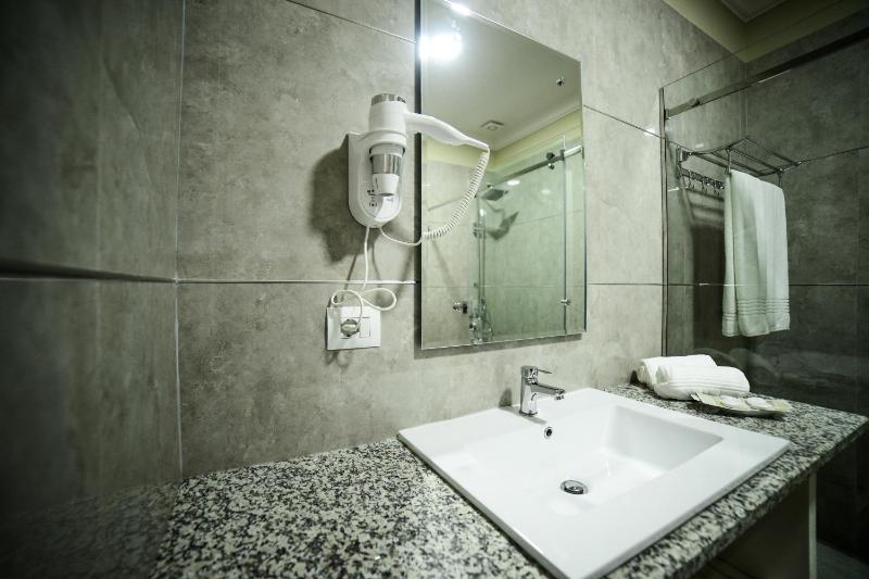 Double Room with Balcony image 2