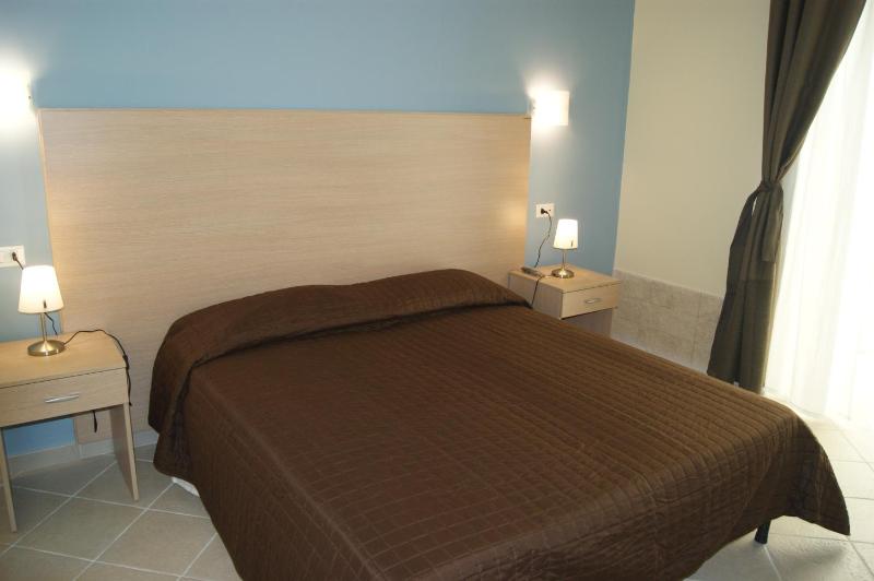 Deluxe Twin Room image 1