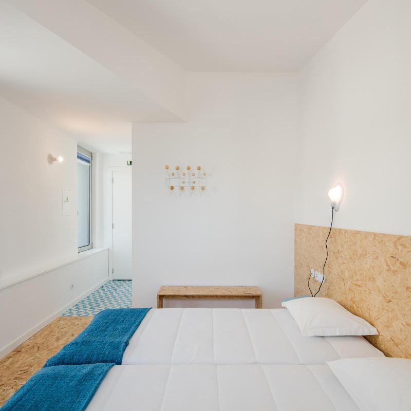 Twin Room with Private Bathroom image 2