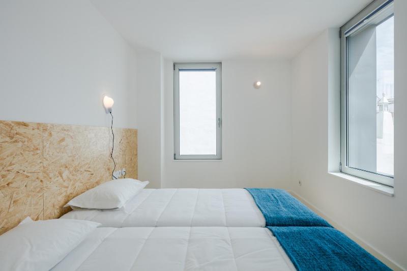 Twin Room with Private Bathroom image 4