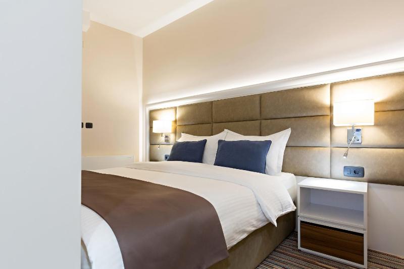 Hotel TESLA - Smart Stay Garni - image 8