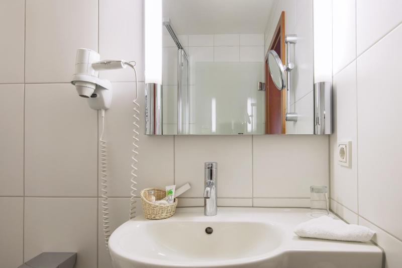 Single Room image 2