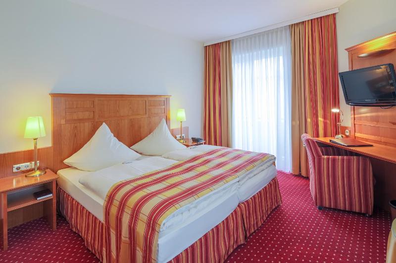 Standard Double Room image 2