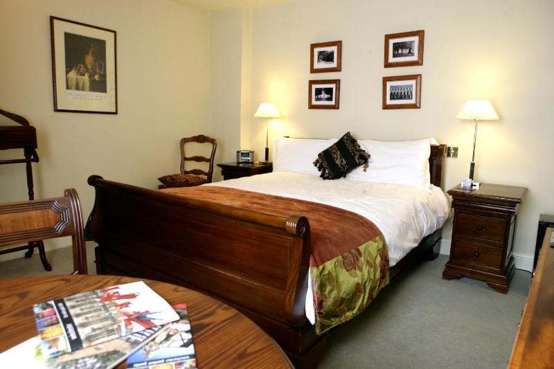 Standard Double Room image 4