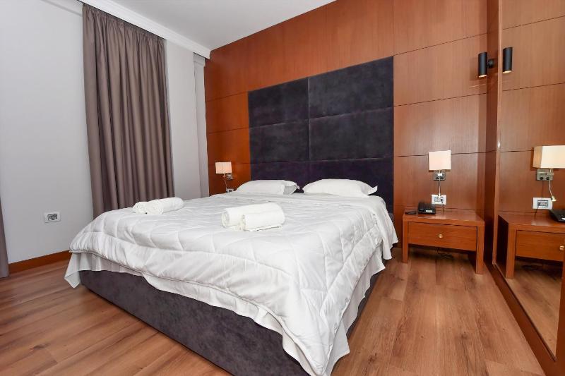 Deluxe Double Room image 3
