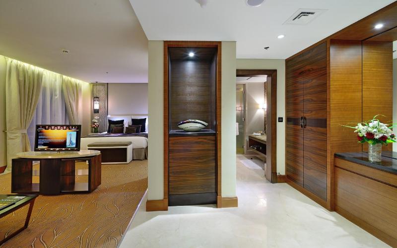 Executive Suite image 3