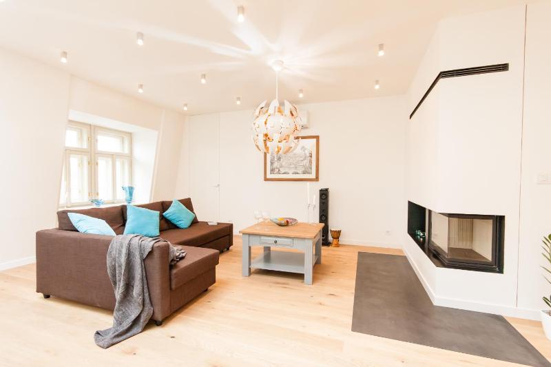 Five-Bedroom Apartment with Terrace image 3