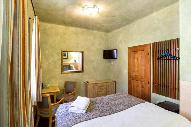 Economy Double Room with Private External Bathroom image 3