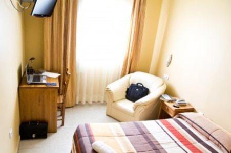 Twin Room image 4