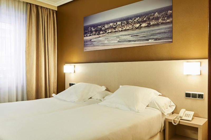 Double Room with Parking with City View image 2