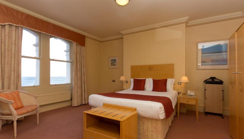 Double Room with Sea View image 2