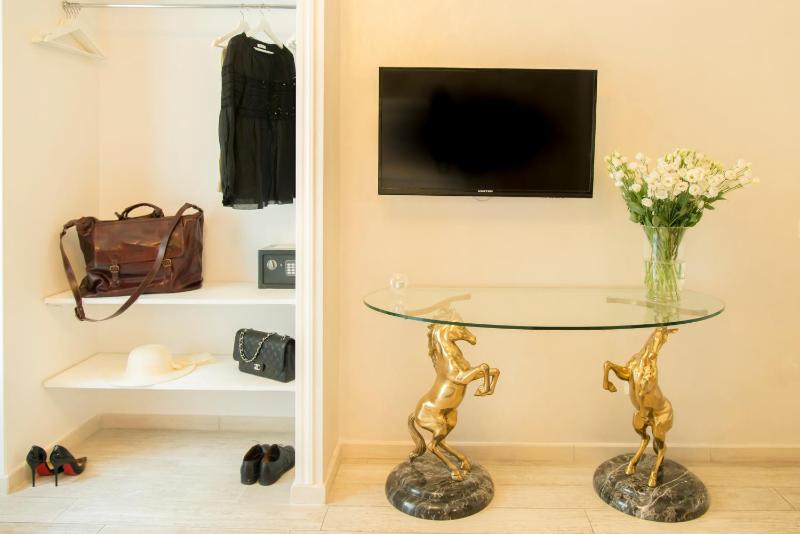 Deluxe Double or Twin Room image 2