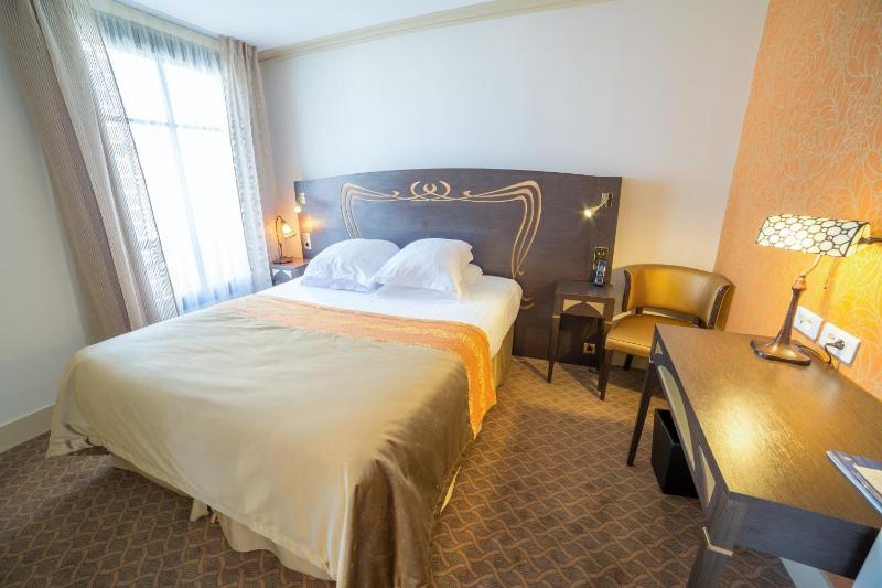 Standard Queen Room image 4