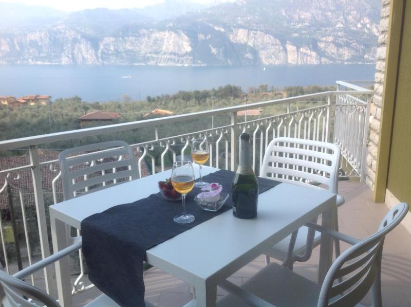 Apartment with Balcony with Lake View image 1