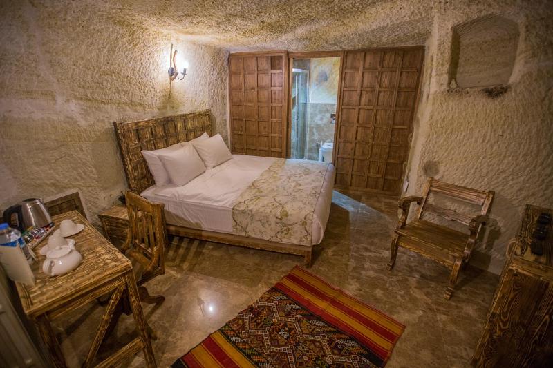 Economic Double Cave Room  image 1