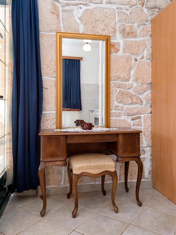 Studio Apartment image 2