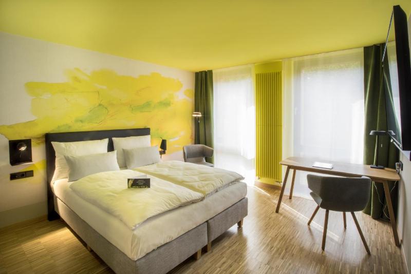 Double Room image 3
