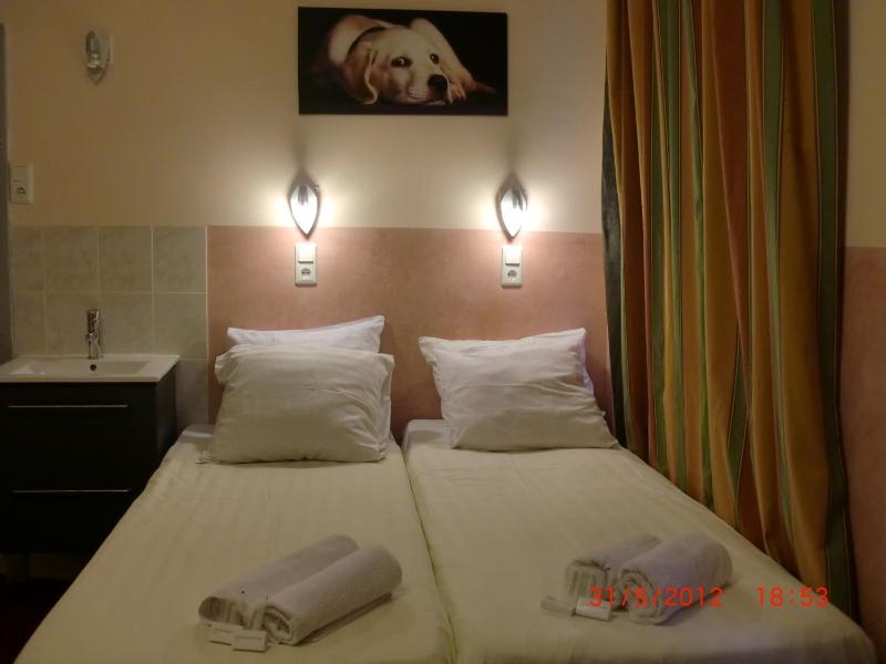 Twin Room image 2