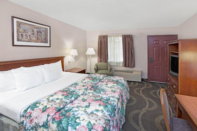 King Room - Non-Smoking image 2