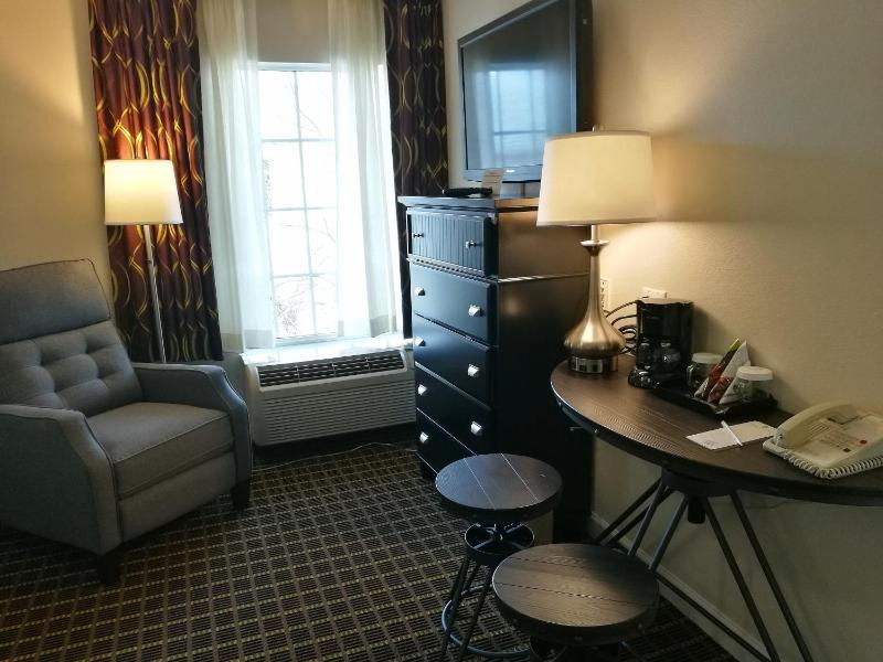 Superior King Room image 4