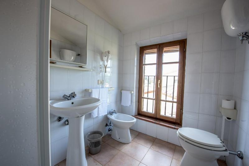 Single Room image 4