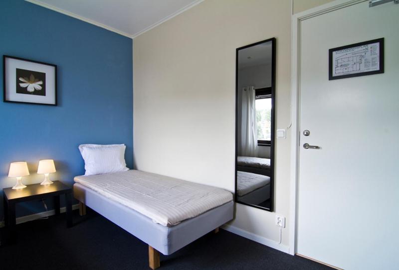 Double or Twin Room with Shared Bathroom image 1