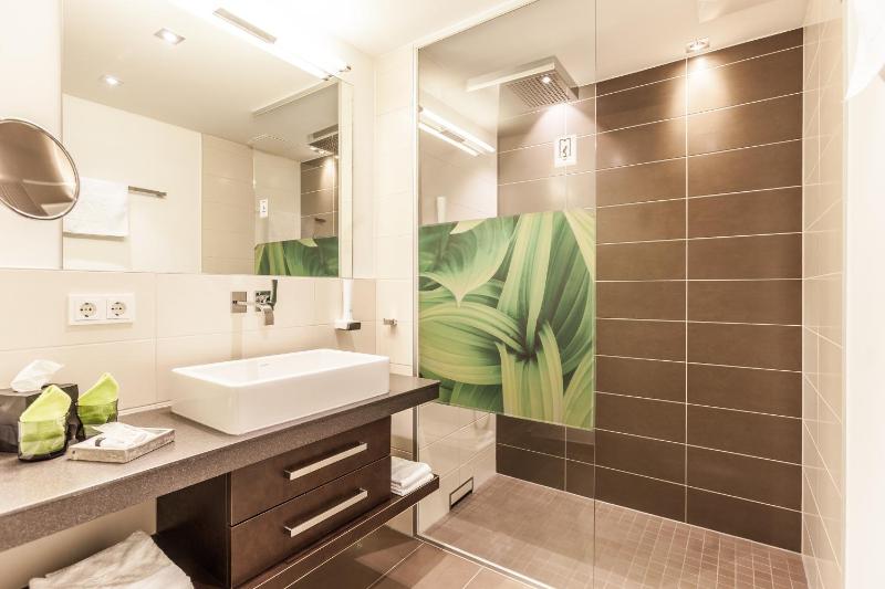 Standard Double Room image 4