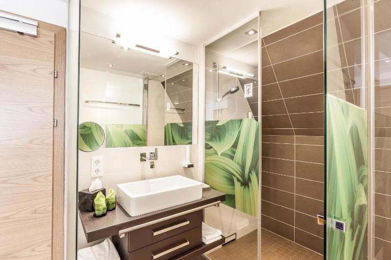 Economy Double Room image 3