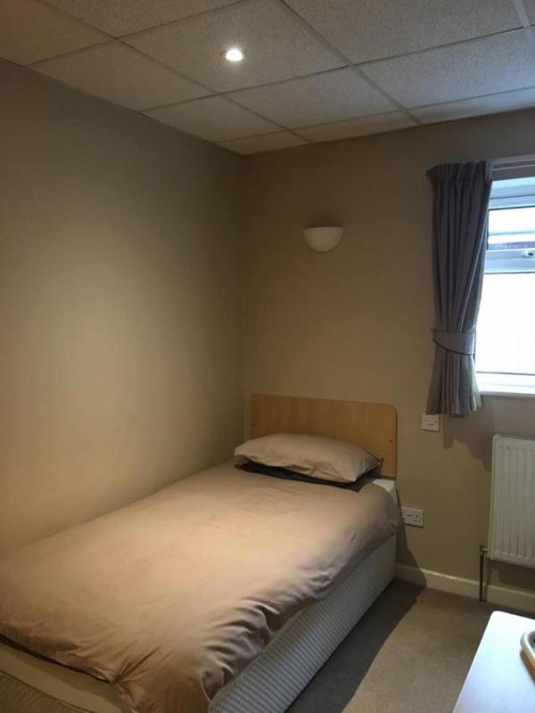 Standard Single Room image 3