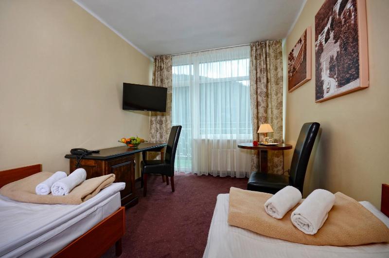 Standard Double or Twin Room image 4
