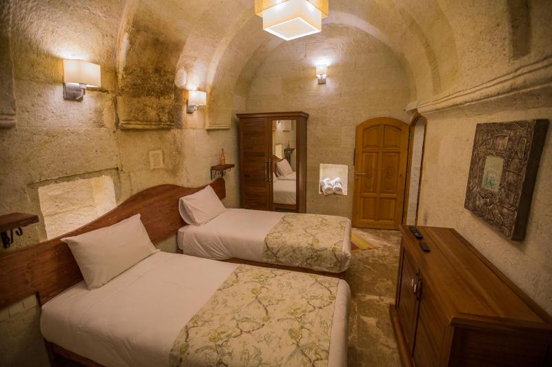 Deluxe Family Suite image 3