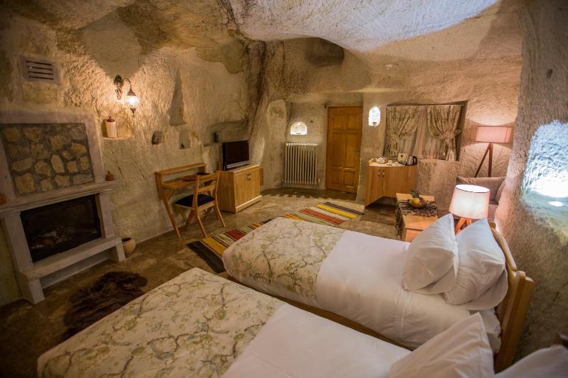 Deluxe Cave Double or Twin Room image 3