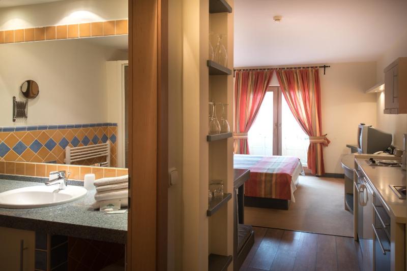 Apartment (2 Adults) - Main Building image 2