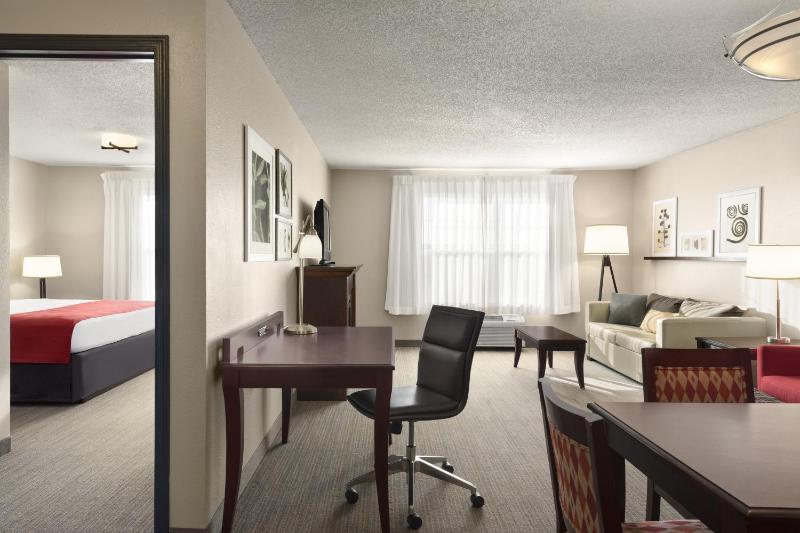One-Bedroom King Suite with Sofa Bed image 4