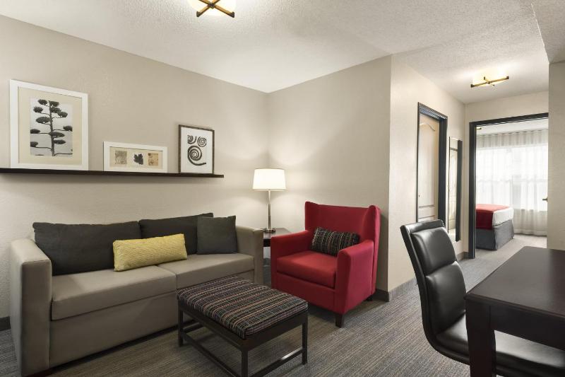 One-Bedroom King Suite with Sofa Bed image 2