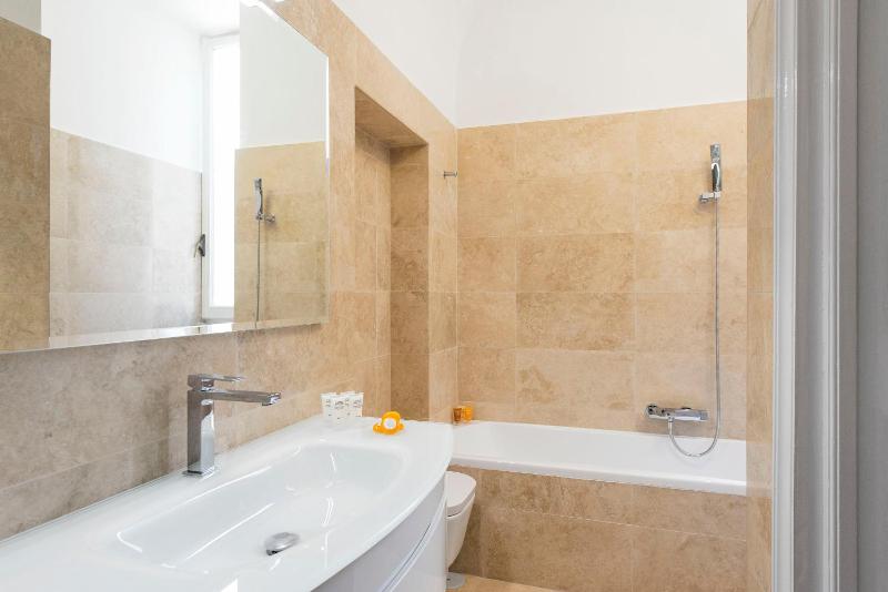 Queen Hortense Suite image 3