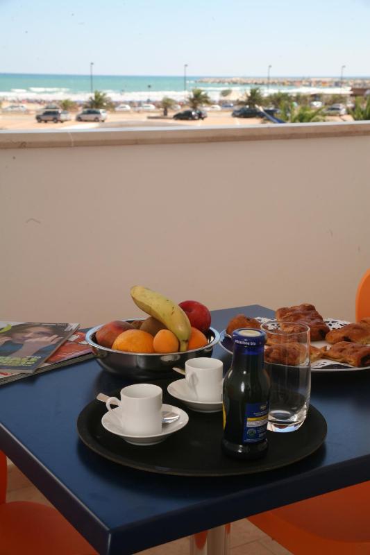 Double Room with Sea View image 1