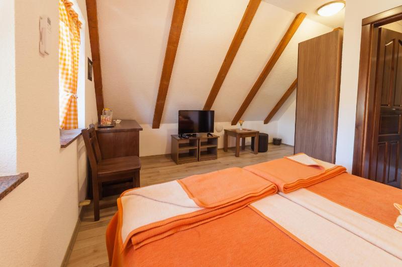 Standard Double or Twin Room image 2