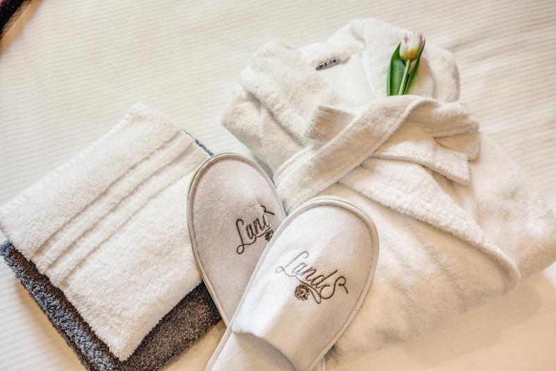 Standard Double Room image 4