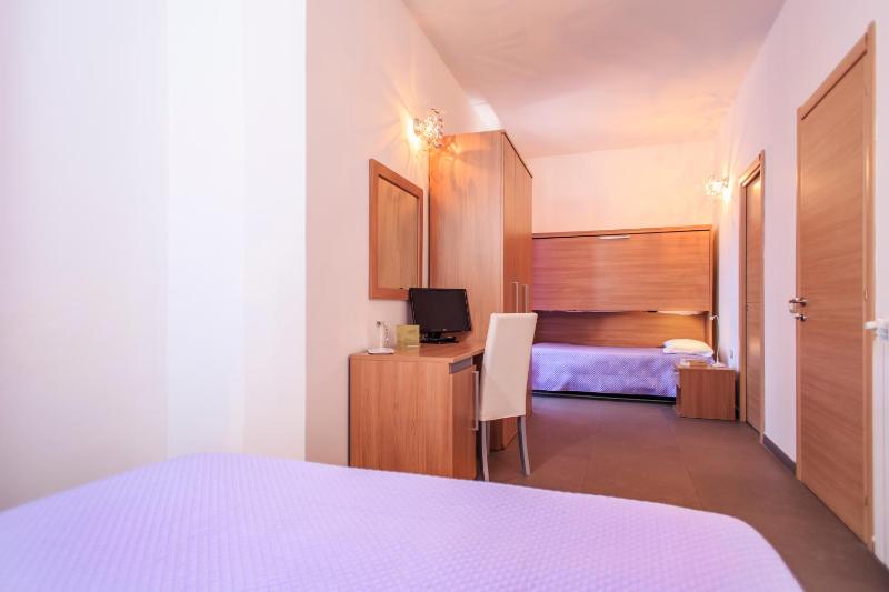 Triple Room image 4