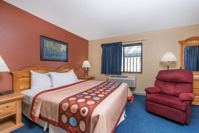 Deluxe King Suite image 2